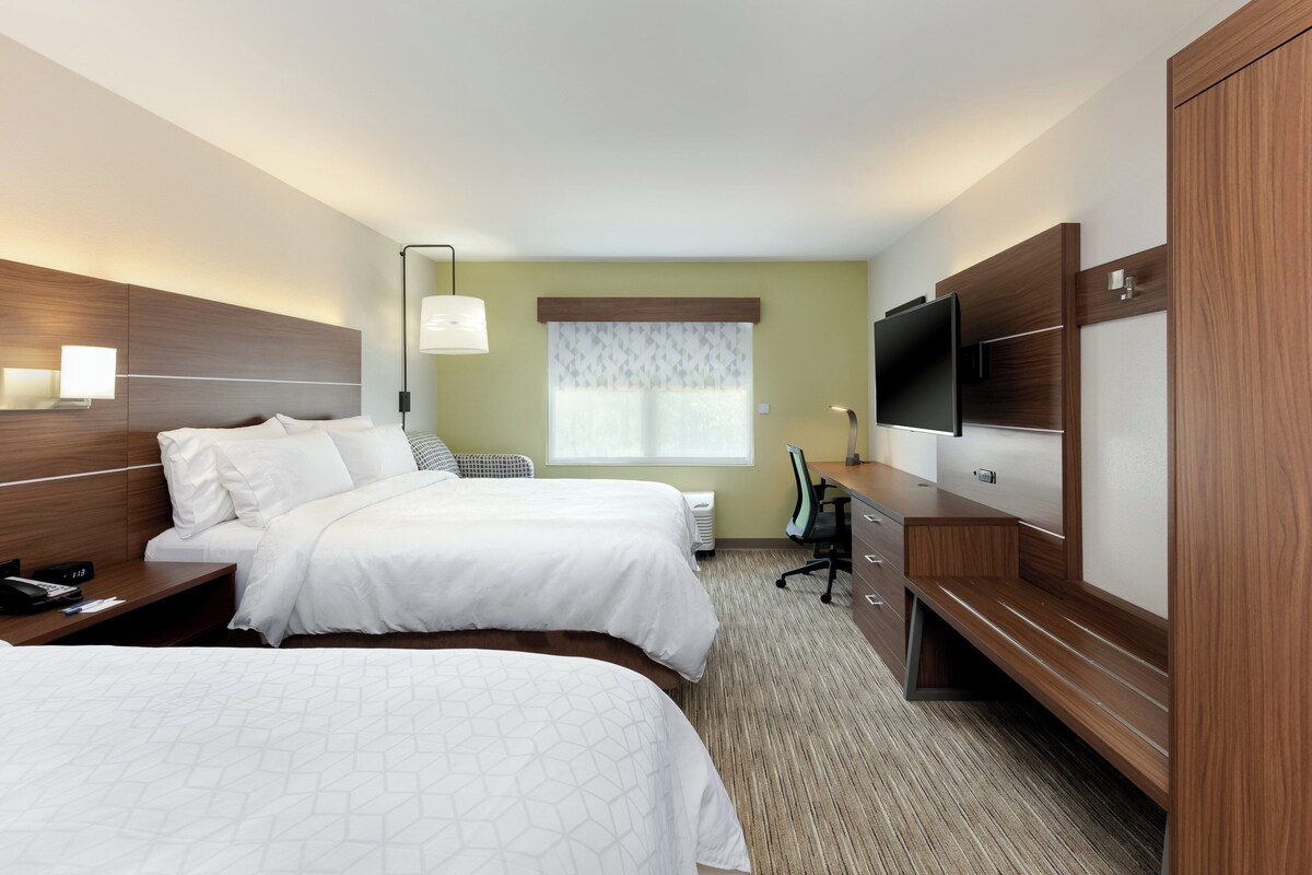 Hypo-allergenic bedding available, down comforters, in-room safe, desk