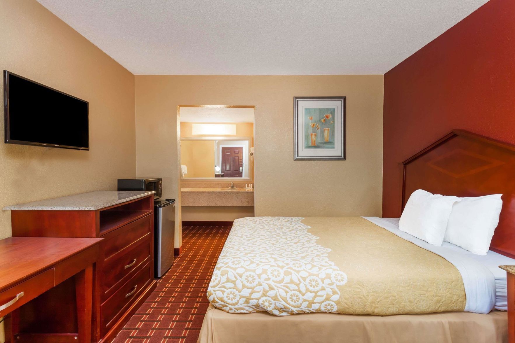 办公桌、熨斗/熨衣板、免费婴儿床、折叠床/加床（额外收费）