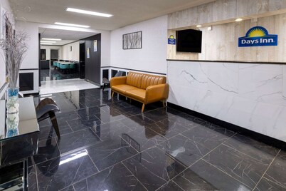 Days Inn by Wyndham Columbia