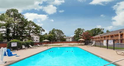 Days Inn by Wyndham Columbia