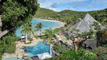 3 piscinas al aire libre