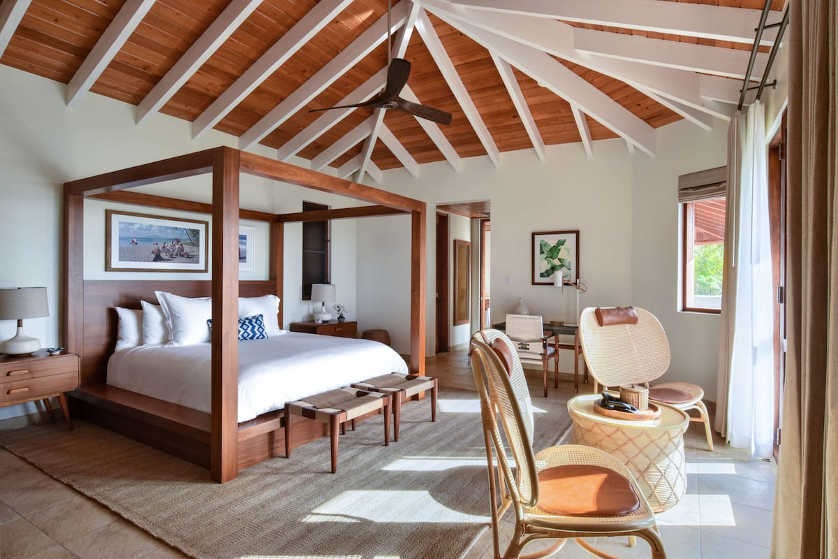 Ropa de cama de alta calidad y minibar