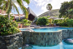 Couples treatment rooms, body treatments, aromatherapy