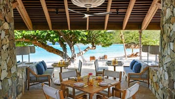 3 restaurants; ze serveren er ontbijt, lunch en diner