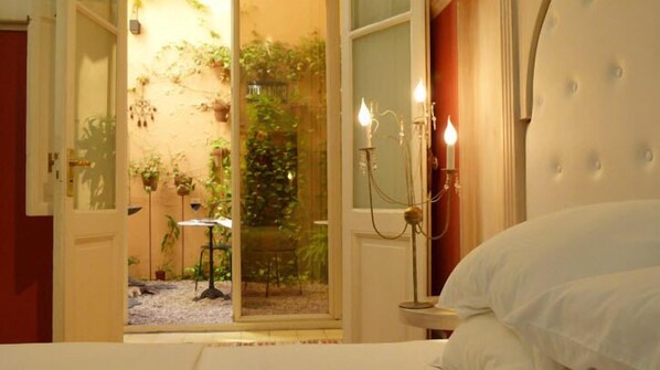 4 dormitoris, minibar, caixa forta a l'habitació i decoració individual 