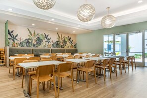 Free continental breakfast 