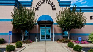 A building with a sign reading "Sculptures" and a blue awning over the entrance. - Best Western Plus Brandywine Inn & Suites (Monticello)