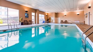 Indoor pool, sun loungers