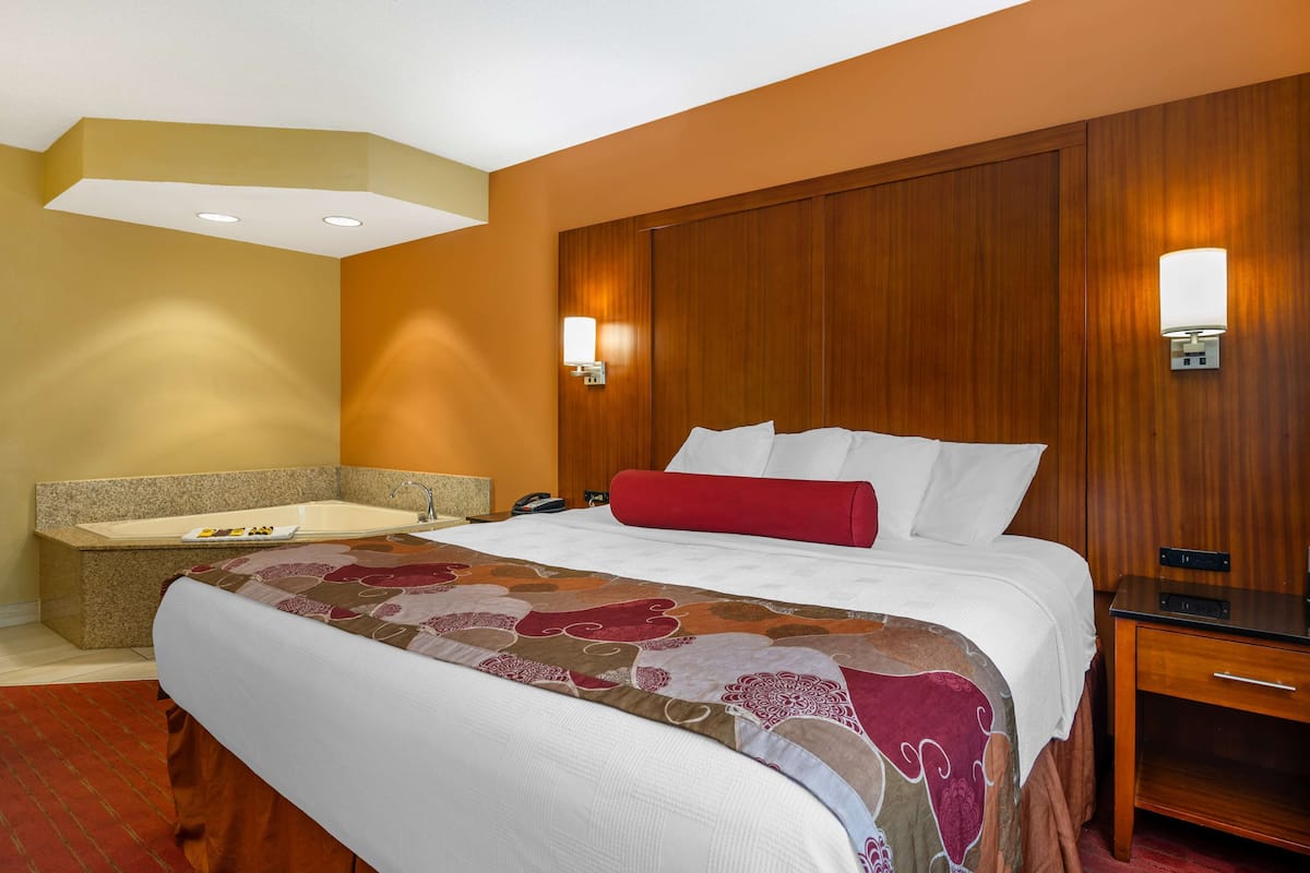 suite, 1 king bed, non smoking, jetted tub | desk, blackout curtains, iron/ironing board, cots/infant beds