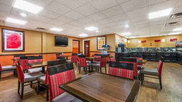 فطور أوروبي مجانًا يوميًا