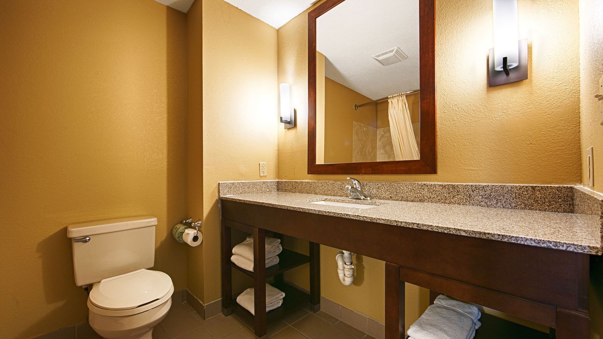 Baño | Regadera, secadora de cabello, toallas 