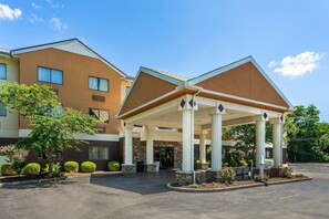 Exterior - Best Western Plus Georgetown Corporate Center Hotel (Georgetown)