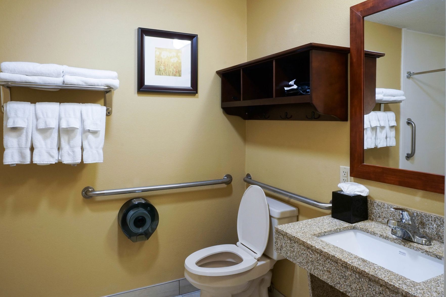 Baño | Regadera, secadora de cabello, toallas 