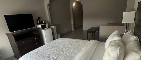 Standard Room, 1 King Bed | Blackout drapes, iron/ironing board, free WiFi, bed sheets