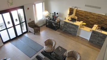 Standaard kamer, 2 queensize bedden, niet-roken | Een kluis op de kamer, een strijkplank/strijkijzer, extra bedden