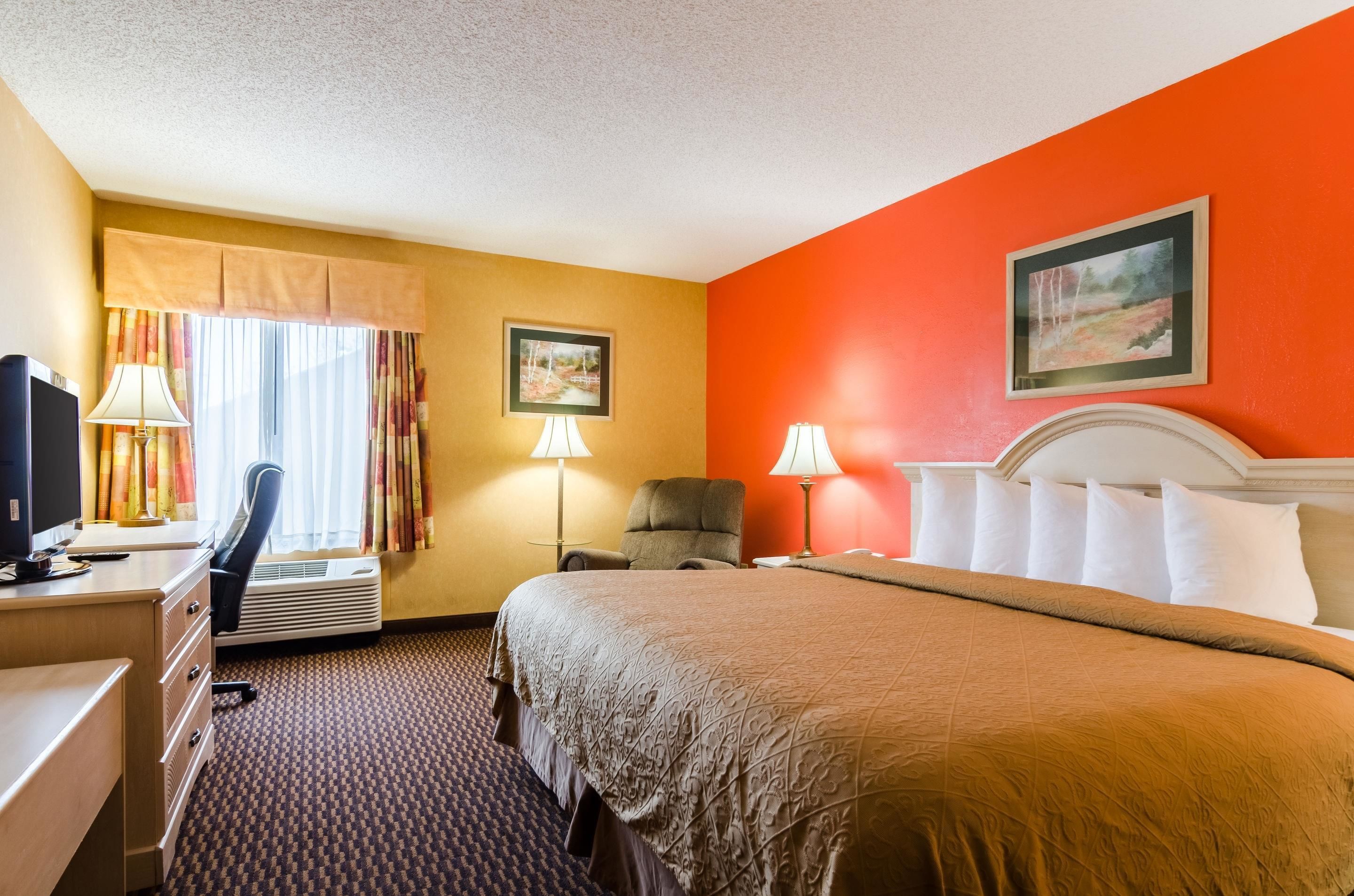 Quality Inn & Suites in Manhattan: Find Hotel Reviews, Rooms, and ...