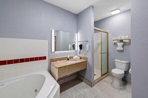 套房, 1 张特大床, 无烟房 | 埃及棉床单、高档床上用品、Select Comfort 床、办公桌