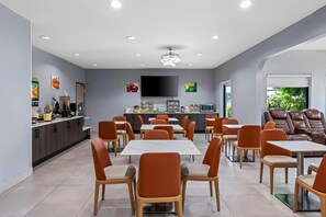 Free daily buffet breakfast