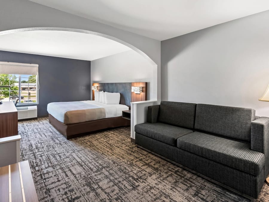 ملاءات من القطن المصري وأغطية فراش متميزة وأسرّة سليكت كومفورت ومكتب