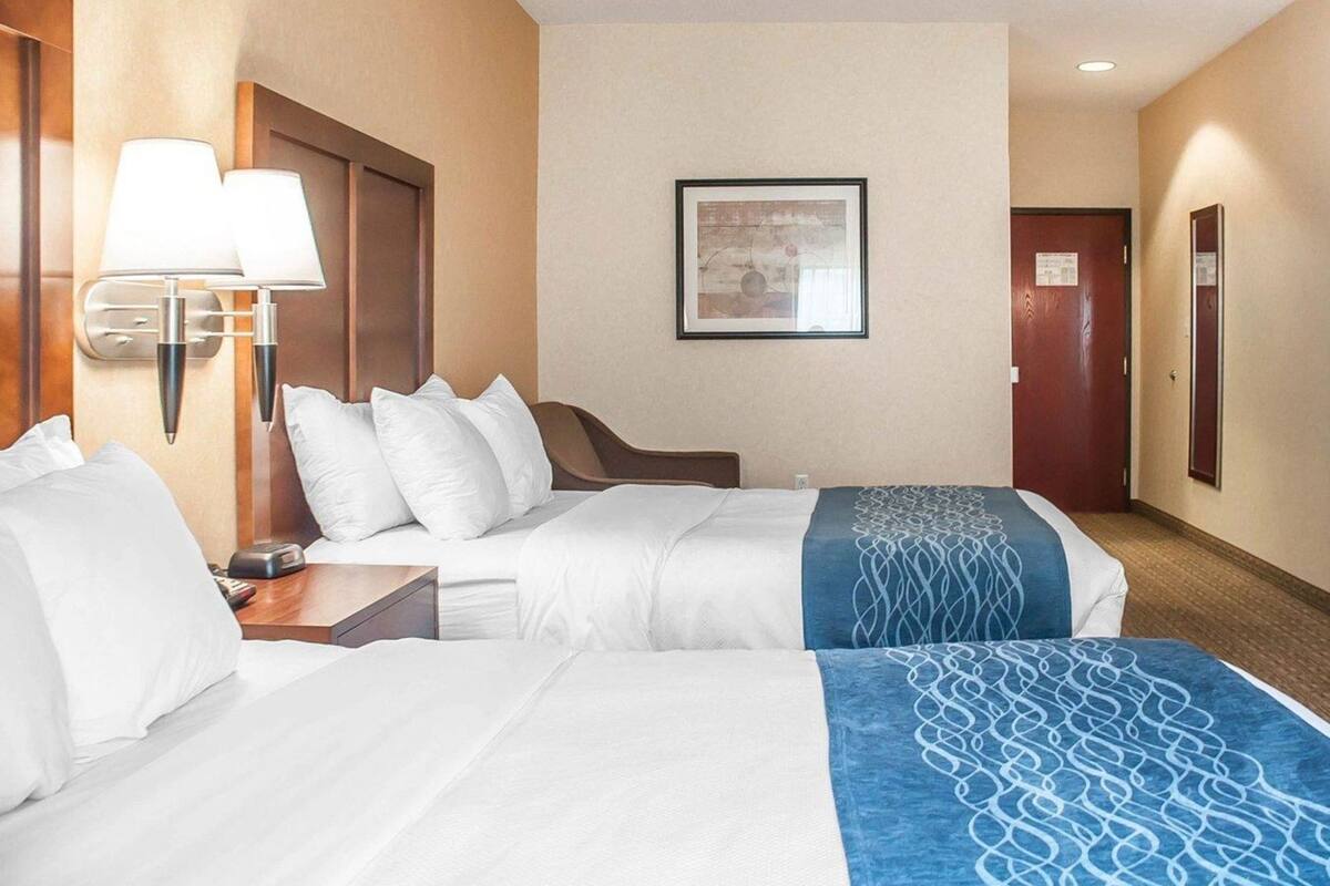 Caja de seguridad en la habitación, escritorio y cortinas blackout