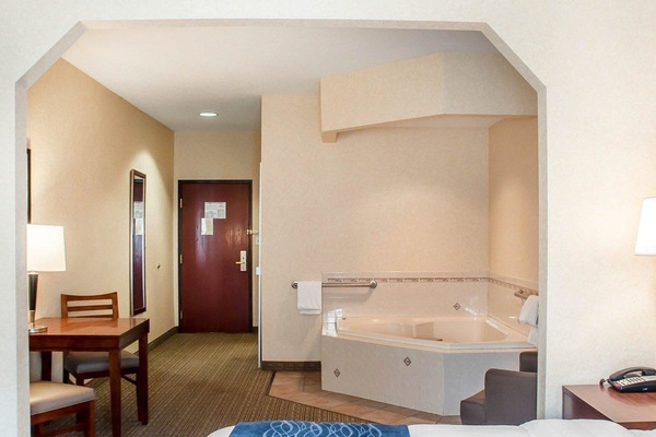 Suite, 1 King Bed, Non Smoking | In-room safe, desk, blackout drapes, iron/ironing board