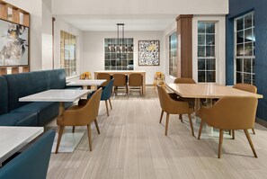 Ilmainen päivittäinen buffetaamiainen 