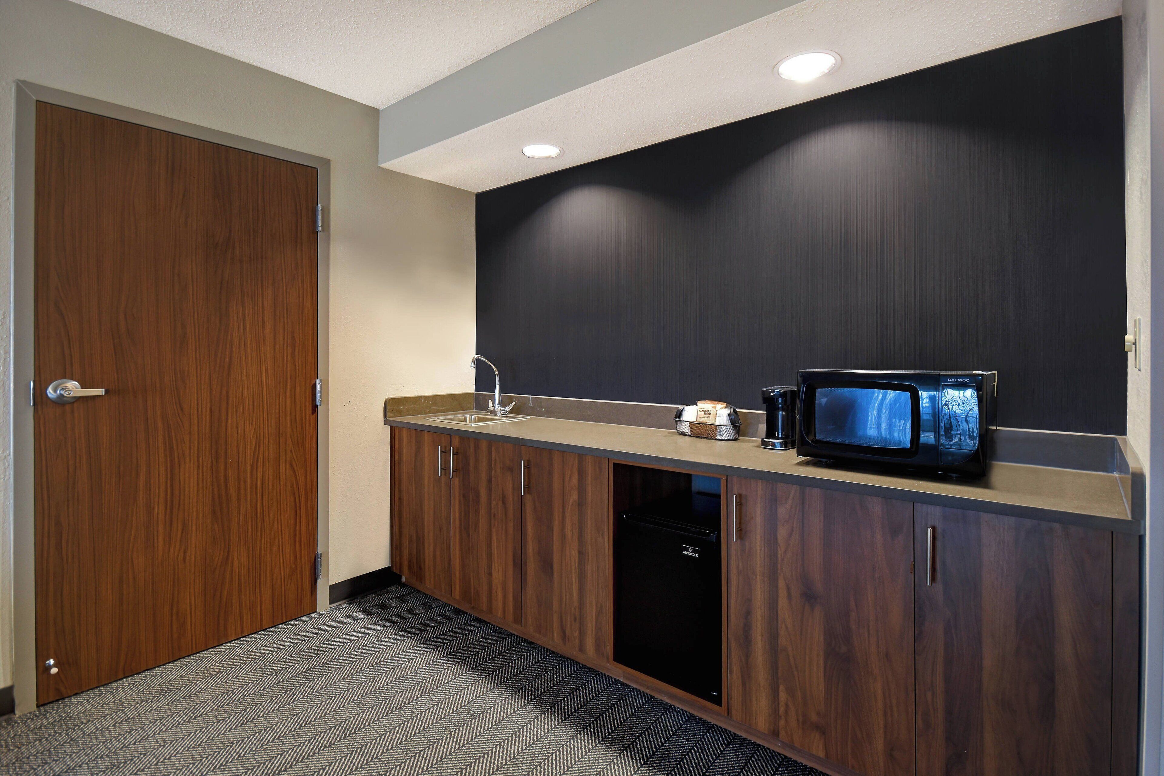 suite, 1 king bed with sofa bed, balcony | 1 bedroom, down duvets, desk, laptop workspace