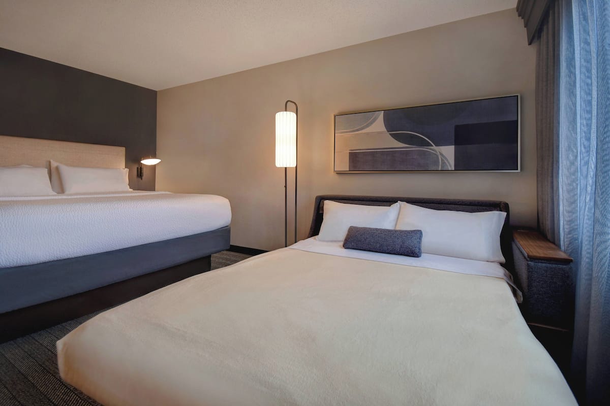 1 bedroom, down duvets, desk, laptop workspace