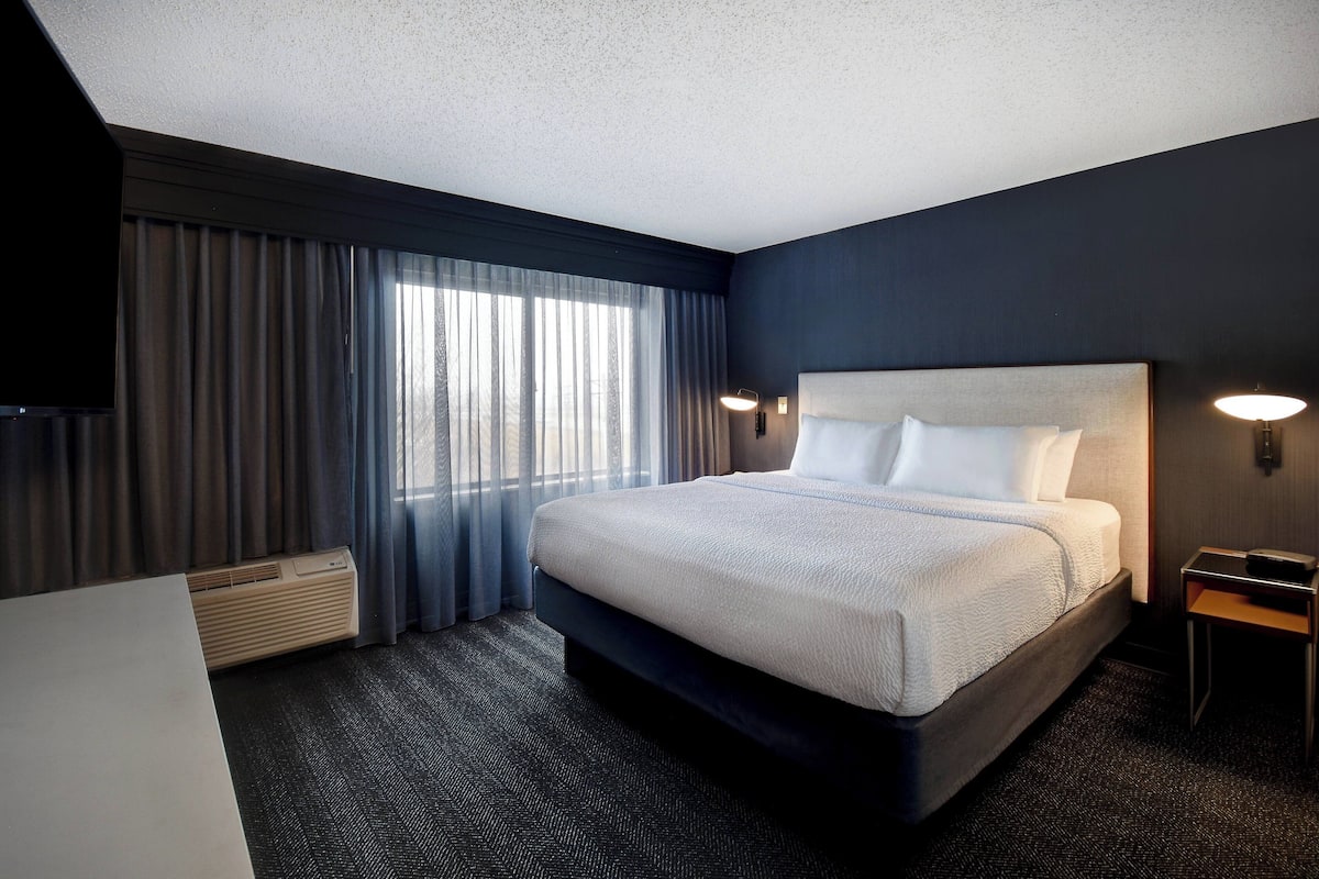Suite, 1 King Bed with Sofa bed, Balcony | Down comforters, desk, laptop workspace, blackout drapes