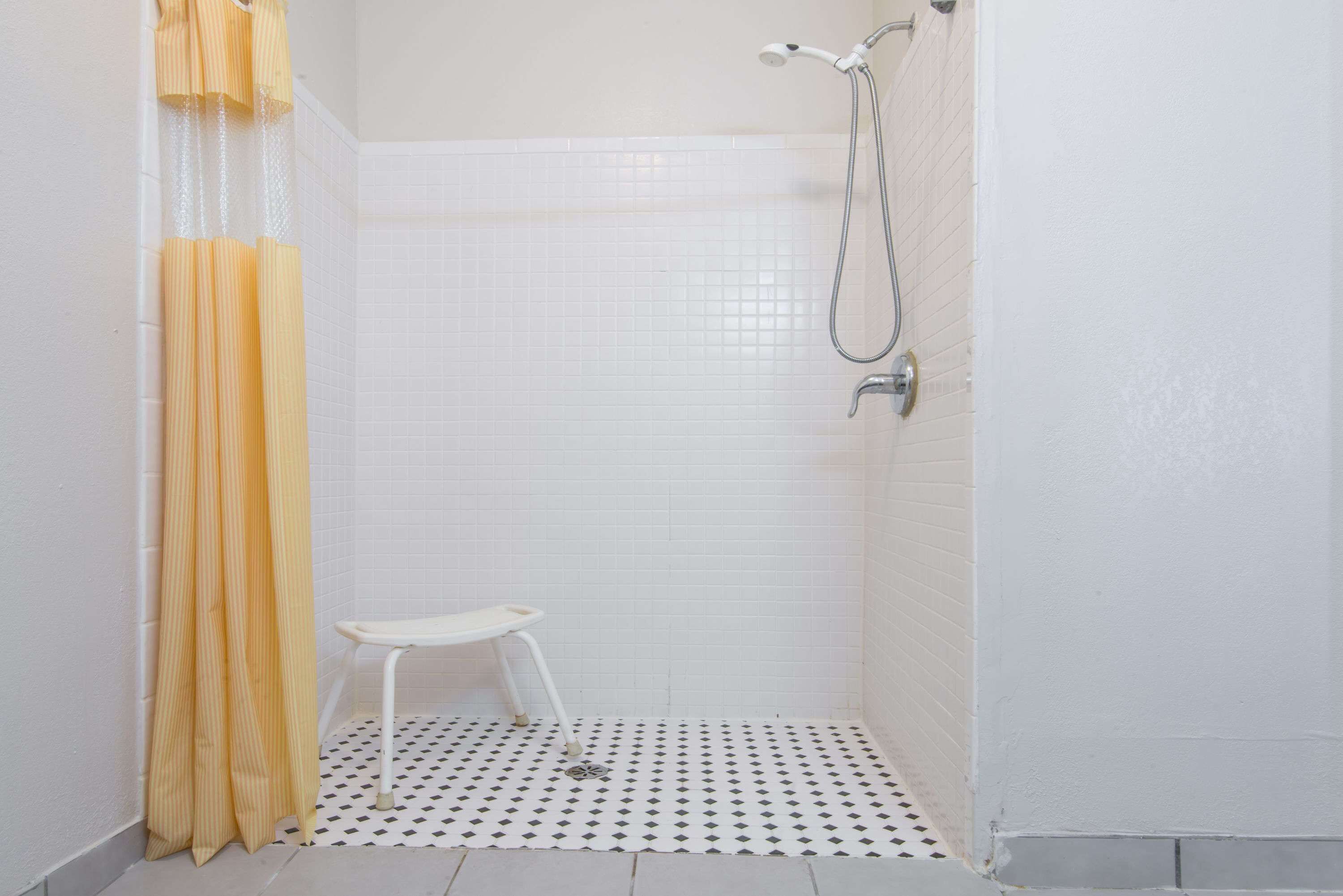 deep-soaking bathtub, free toiletries, hair dryer, towels