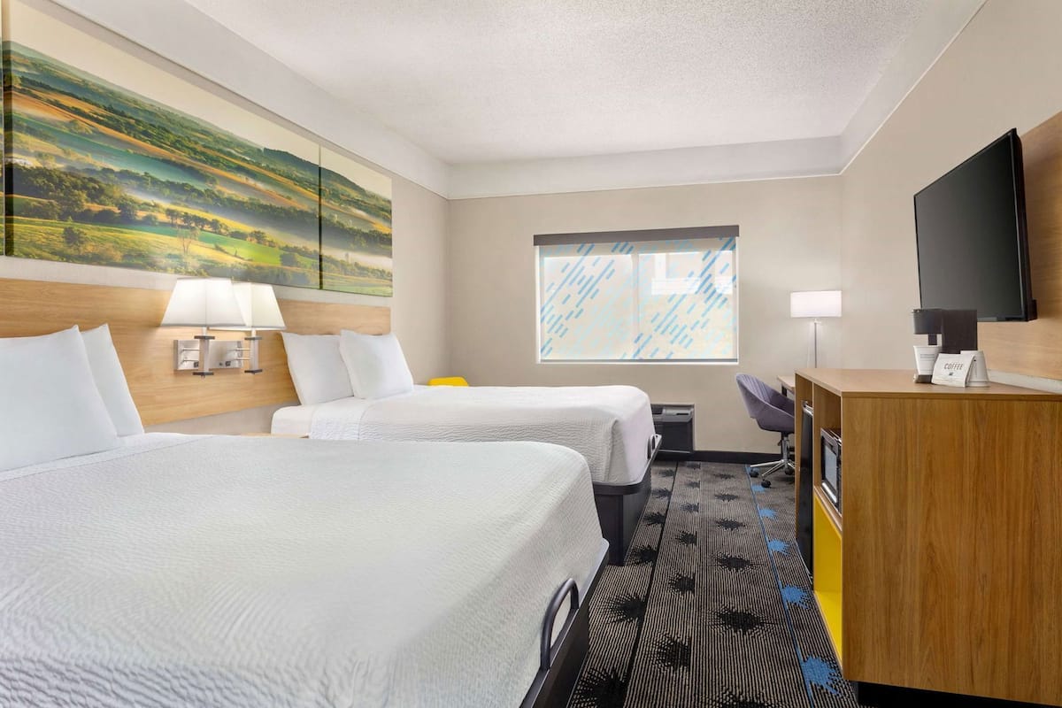 6 habitaciones, camas con pillow-top, escritorio y cortinas blackout