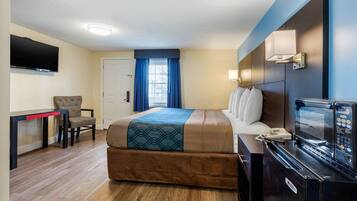 Standard Room, 1 King Bed, Non Smoking | Iron/ironing board, free WiFi, bed sheets