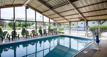 Econo Lodge by Choice - Cape Cod