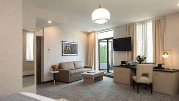 Gotham Jr. Suite King Terrace | Premium bedding, pillowtop beds, in-room safe, desk