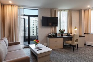 Gotham Jr. Suite King Terrace  | Premium bedding, pillowtop beds, in-room safe, desk