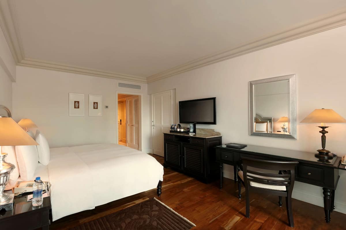 Hochwertige Bettwaren, Betten mit Memory-Foam-Matratzen, Minibar