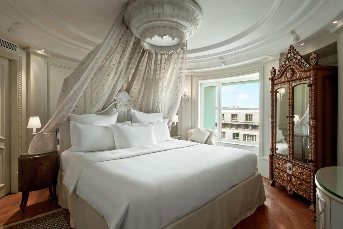 Presidential-Suite | Hochwertige Bettwaren, Betten mit Memory-Foam-Matratzen, Minibar