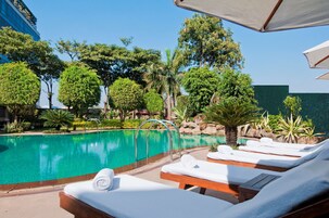 Außenpool, Liegestühle