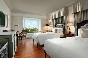 Hochwertige Bettwaren, Betten mit Memory-Foam-Matratzen, Minibar