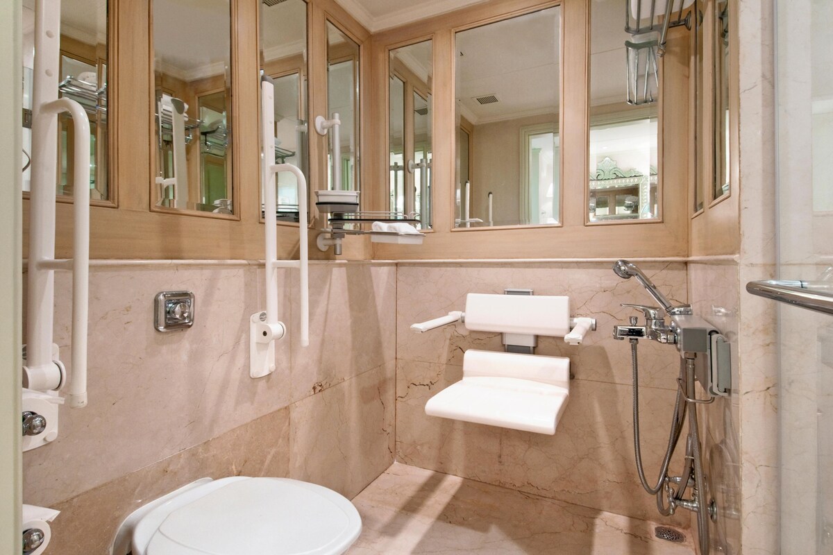Chambre Deluxe | Douche de la salle de bain
