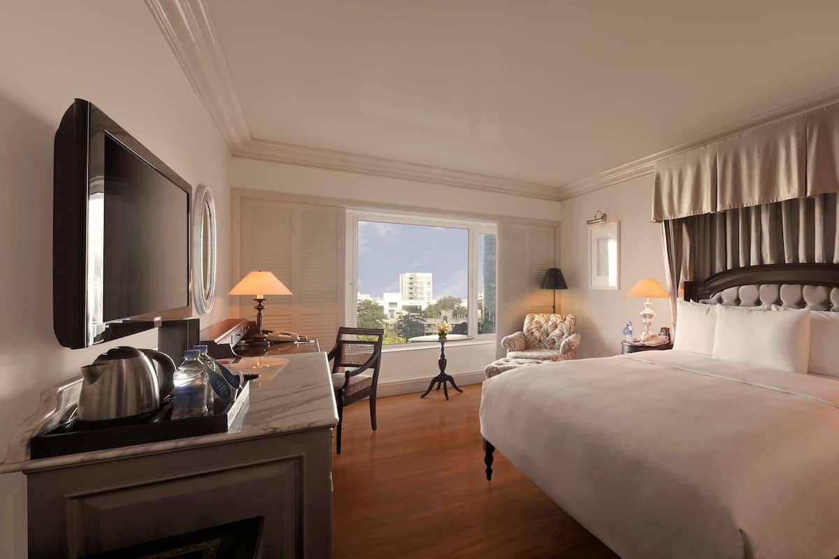 1 bedroom, premium bedding, memory-foam beds, minibar