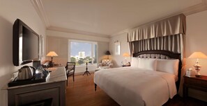 Premium bedding, memory foam beds, minibar, in-room safe - Hilton Mumbai International Airport  (Mumbai)