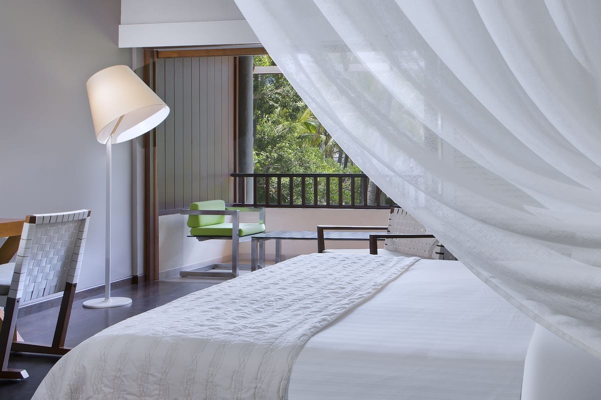 room, 1 king bed, non smoking, garden view (balcony) | 1 bedroom, premium bedding, minibar, in-room safe