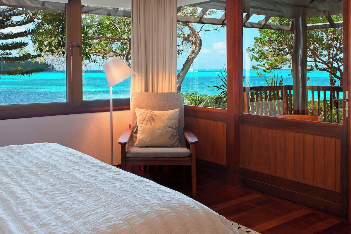 bungalow, 1 king bed, non smoking, bay view (terrace) | 1 bedroom, premium bedding, minibar, in-room safe