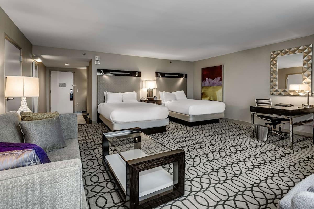 Premium bedding, in-room safe, desk, iron/ironing board