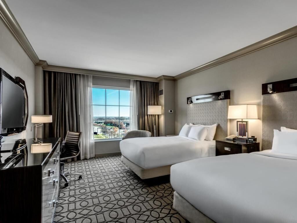 Luxe beddengoed, een kluis op de kamer, een bureau