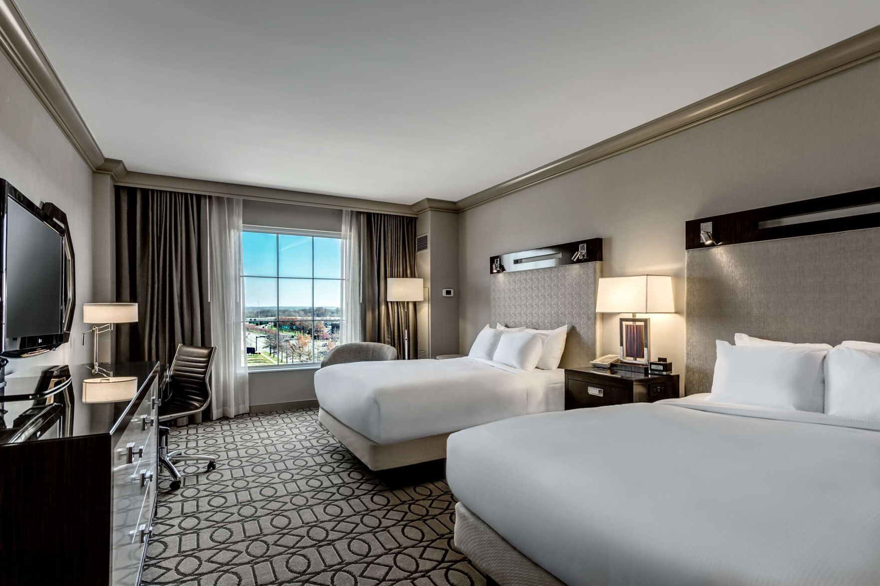 Luxe beddengoed, een kluis op de kamer, een bureau