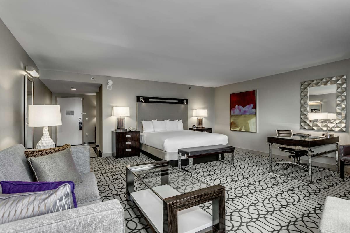 Premium bedding, in-room safe, desk, iron/ironing board