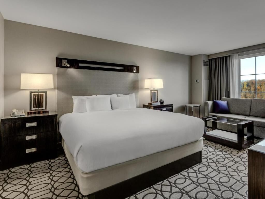 Luxe beddengoed, een kluis op de kamer, een bureau