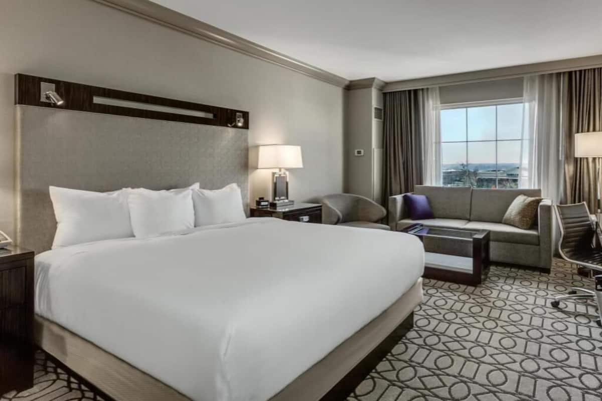 Premium bedding, in-room safe, desk, iron/ironing board